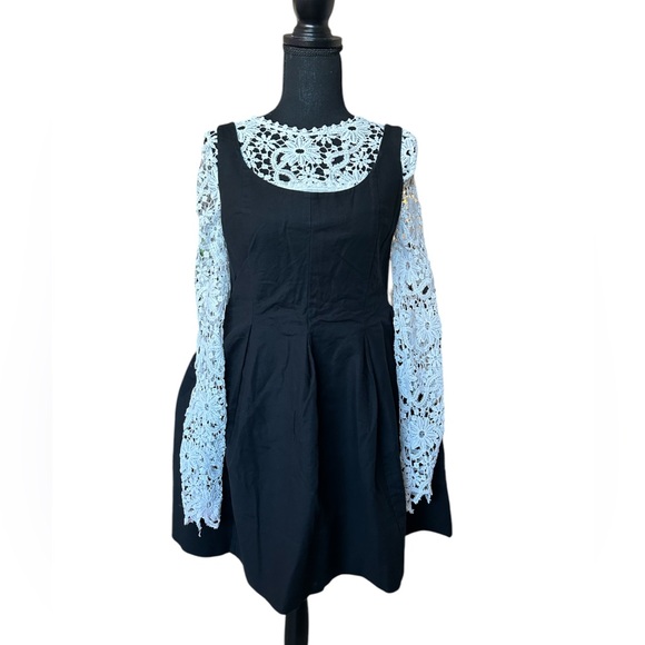 5/25$ ✨ GAP Skater Dress - Picture 4 of 9